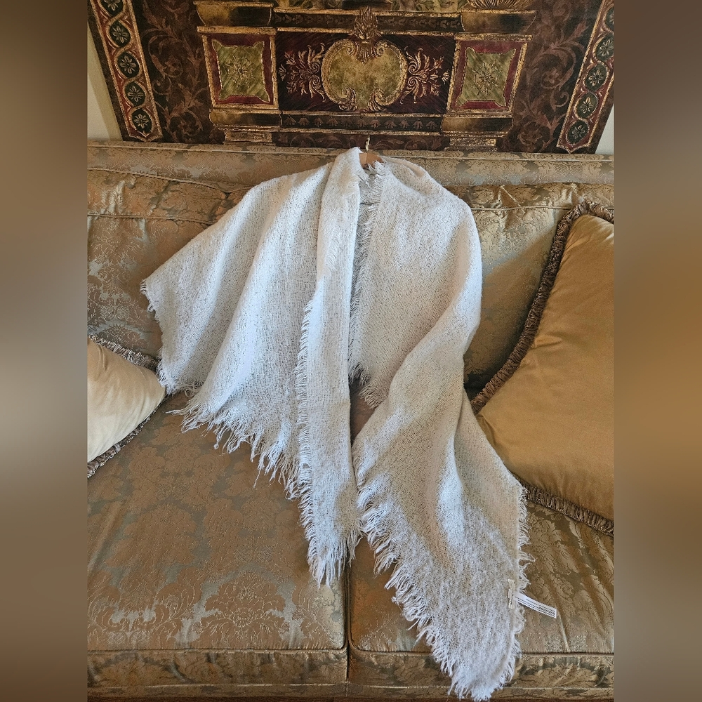 NWOT Anthropologie Off-White Fringed Textured Woven Wrap Scarf